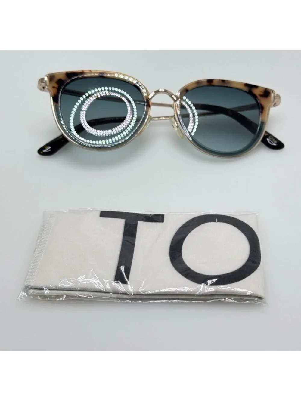 Toms lenses have